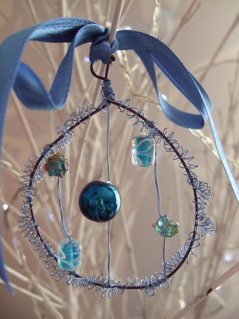 circle wire & bead decoration